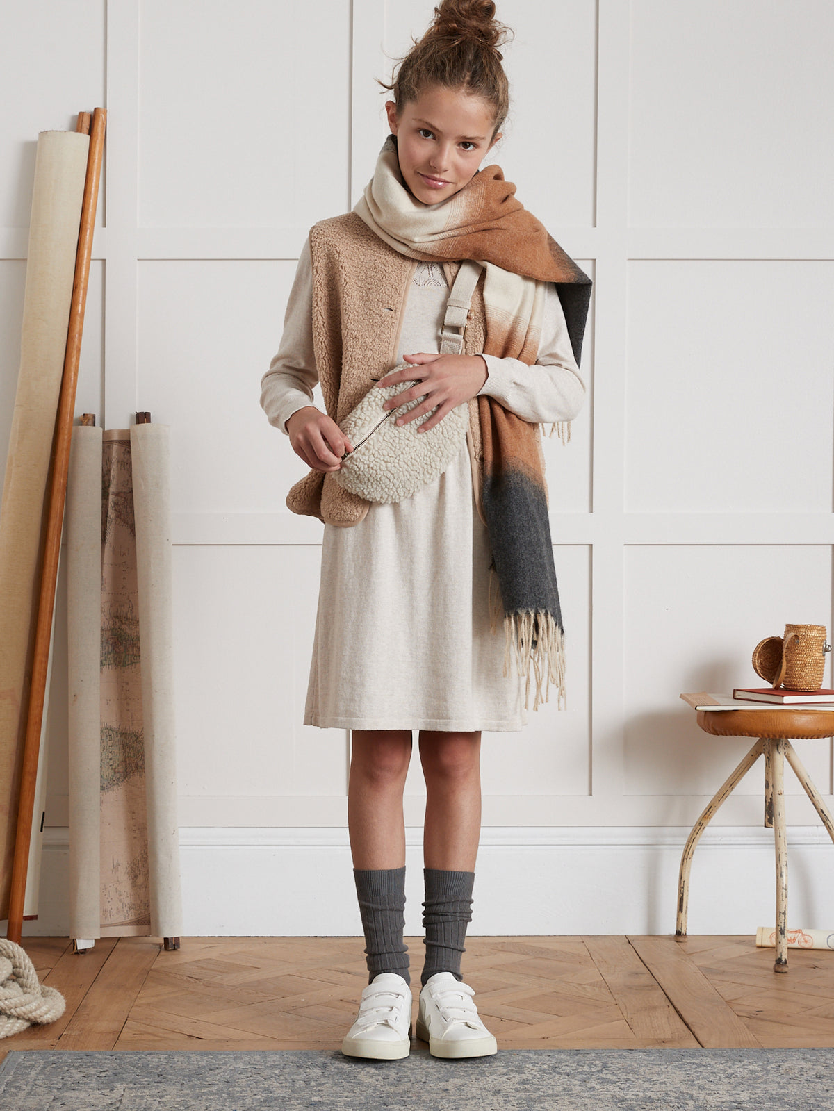 Mädchen-Strickkleid mit Lochmuster
