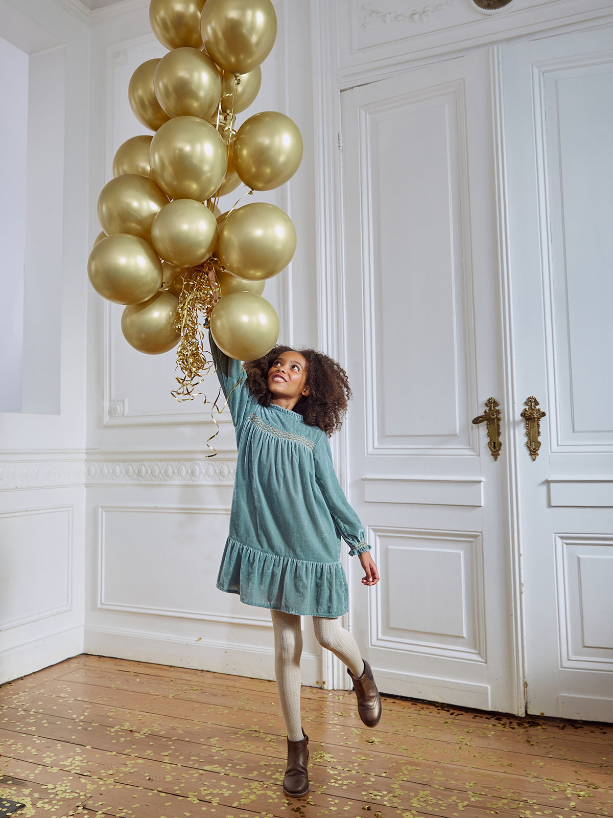 Mädchenkleid aus Velours – Weihnachtskollektion