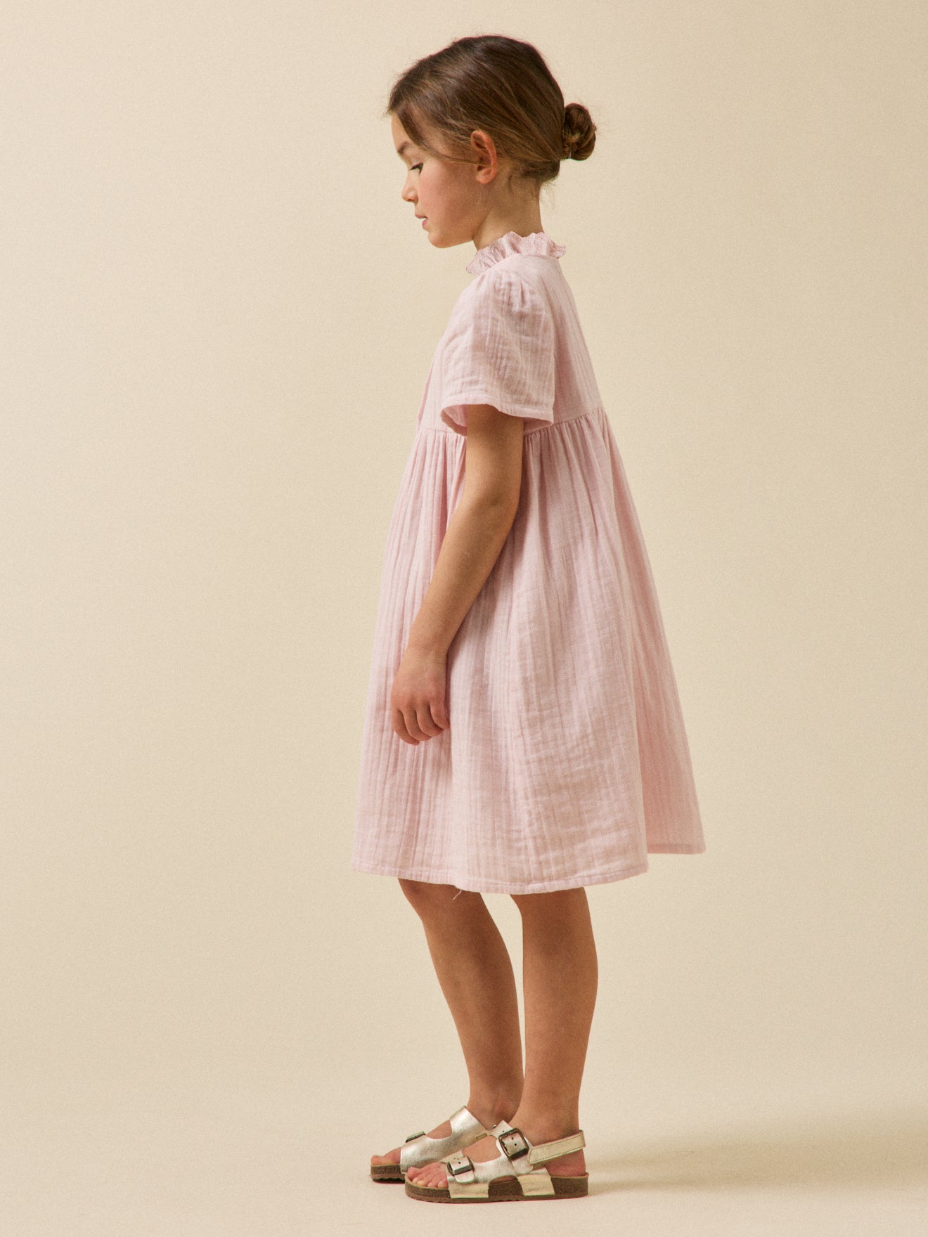 Mädchenkleid aus Baumwollgaze