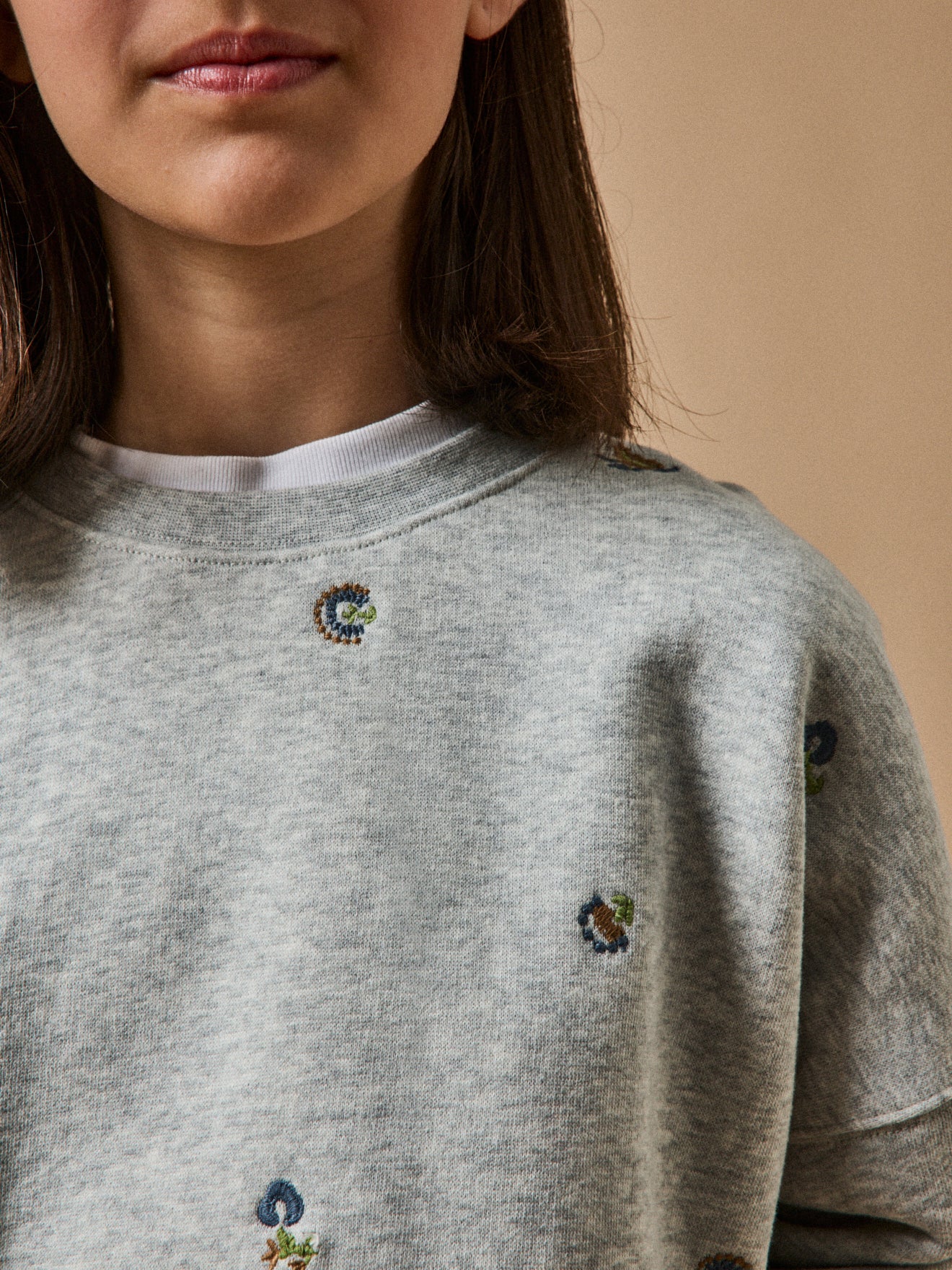 Mädchen-Sweatshirt mit Stickerei – Bio-Baumwolle