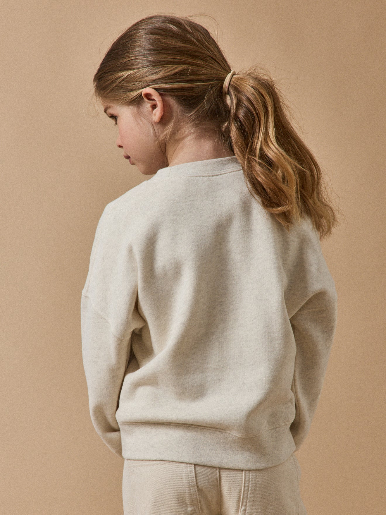 Mädchen-Sweatshirt mit Buchstaben aus Liberty®-Stoff – Bio-Baumwolle