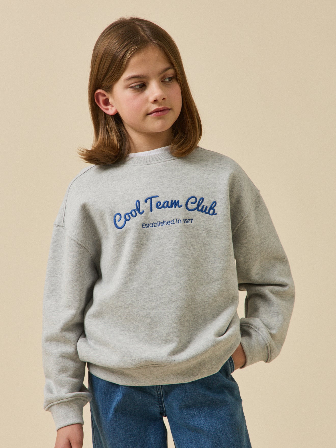 Sweat brodé Fille - Collection Junior