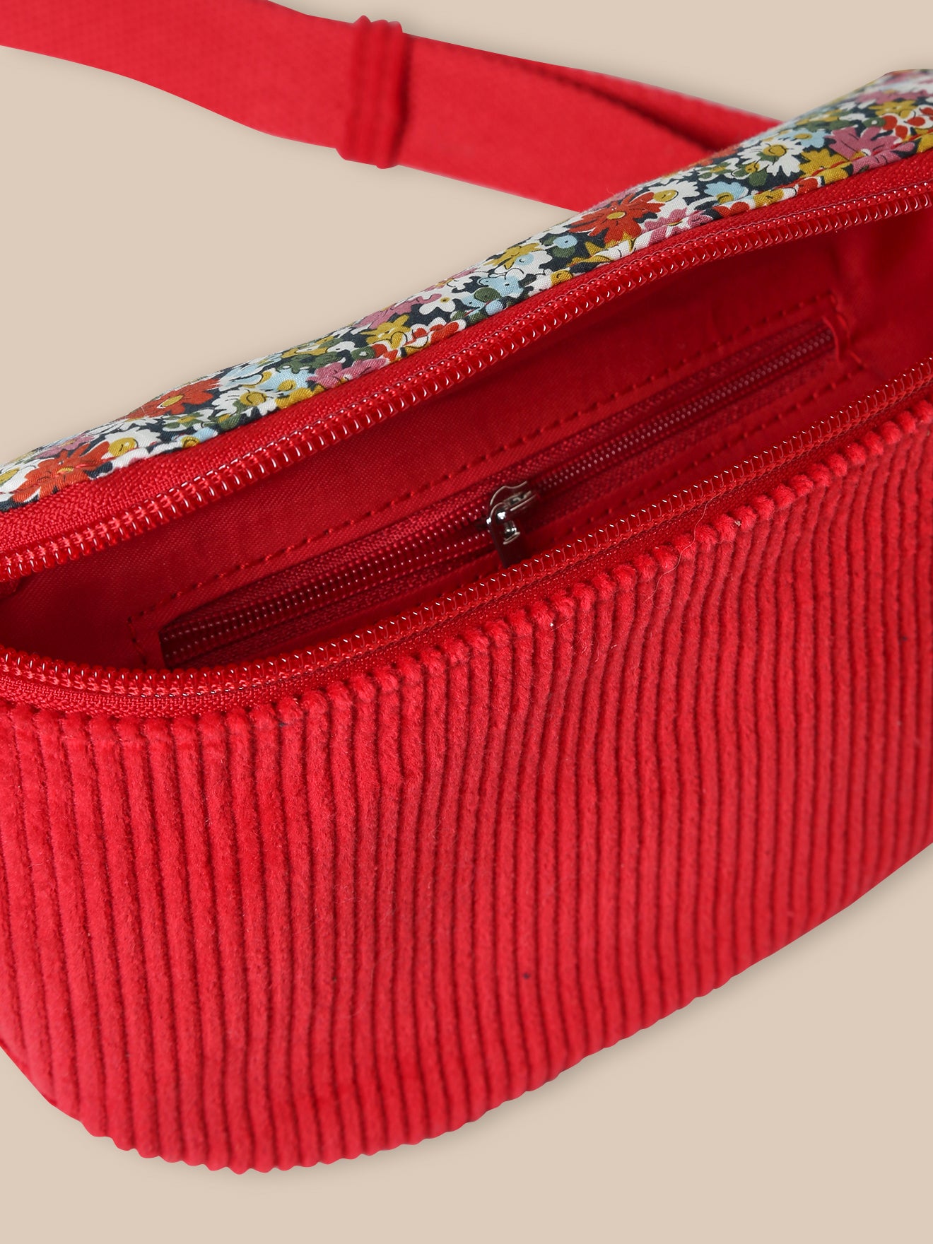 Mädchen-Bauchtasche aus Cordsamt und Liberty®-Stoff