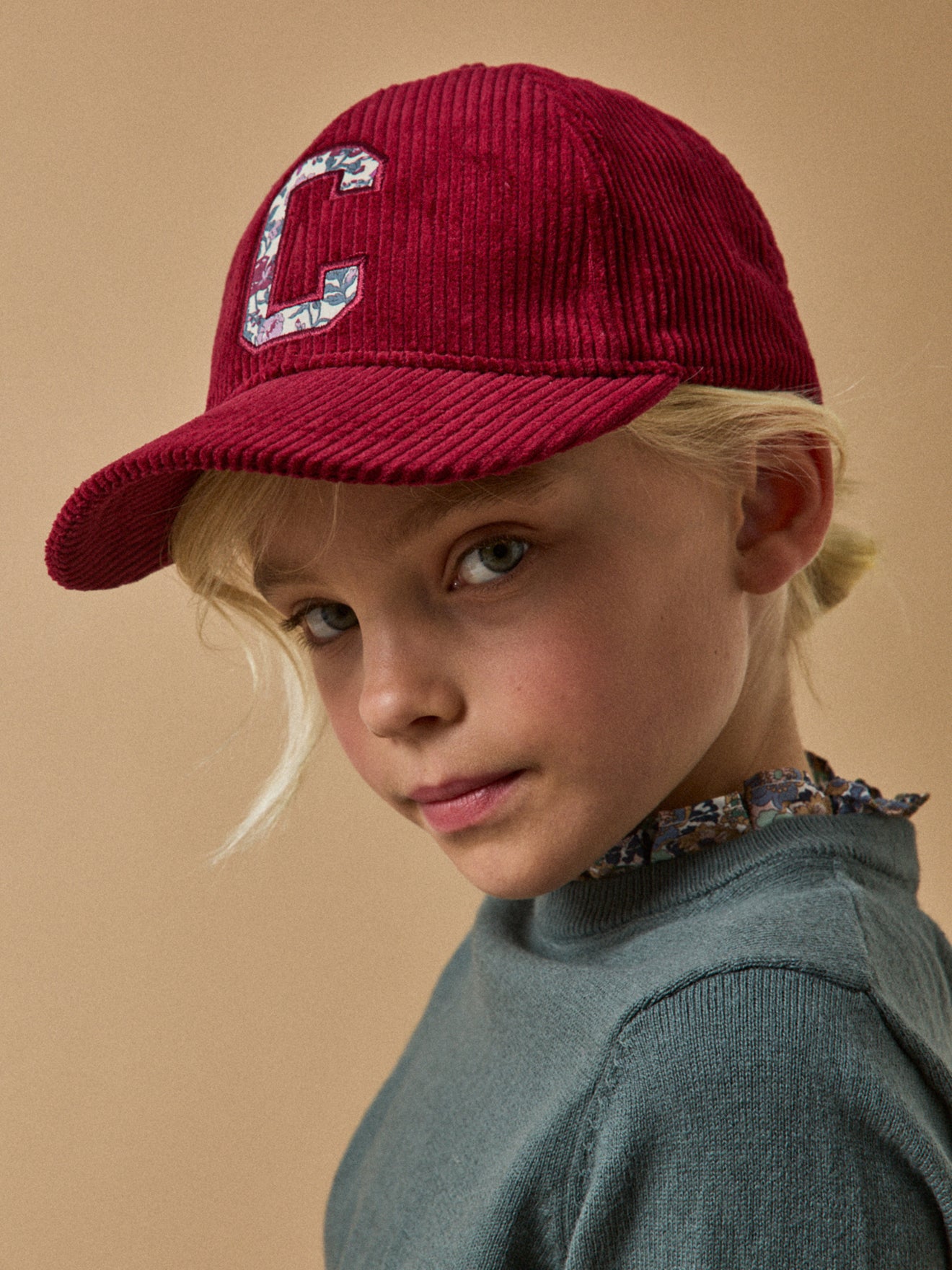 Mädchen-Cap aus Cord und Liberty®-Stoff