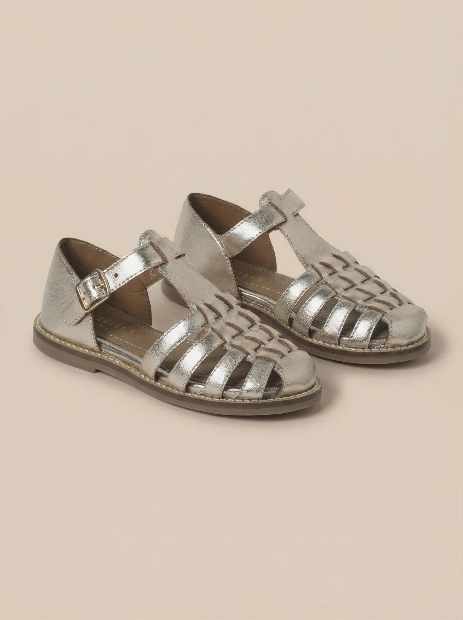 Schimmernde Mädchensandalen