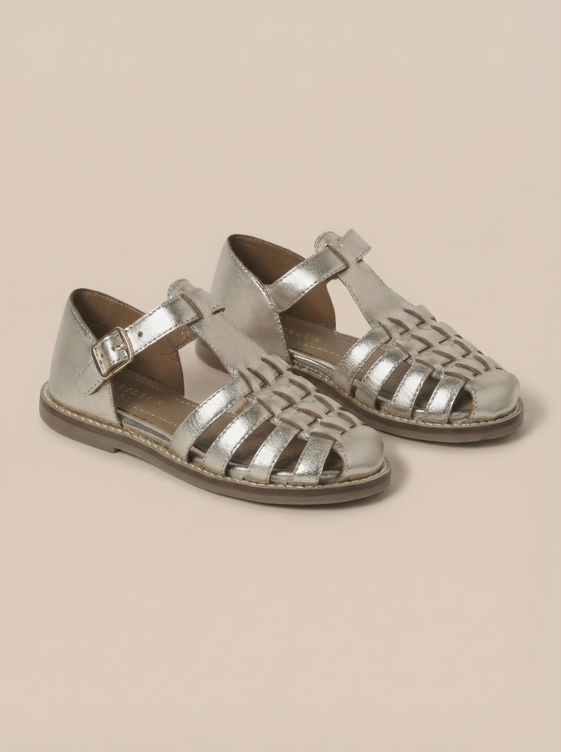 Schimmernde Mädchensandalen