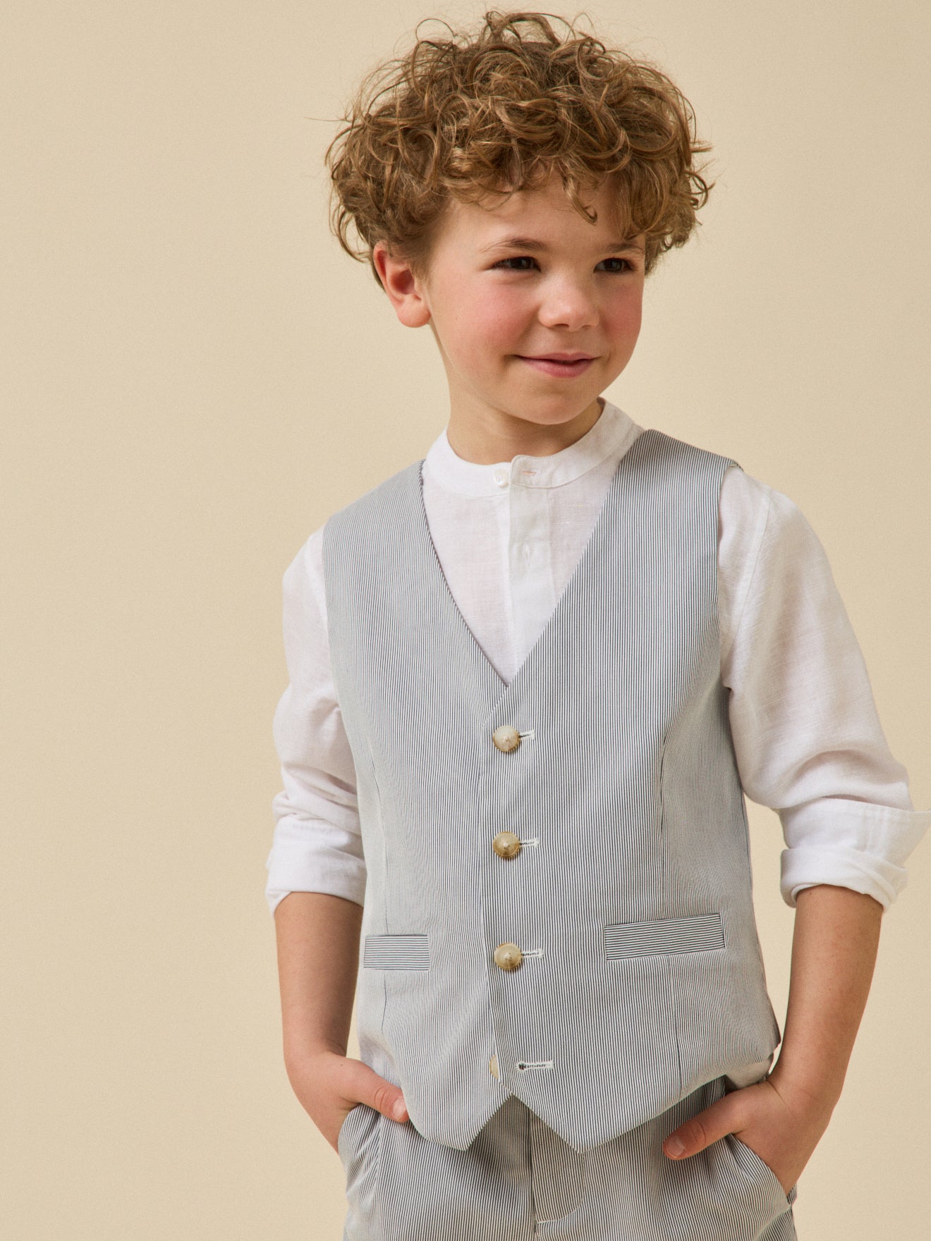 Jungen-Anzugweste mit Streifen – Kollektion für Festtage und Hochzeiten