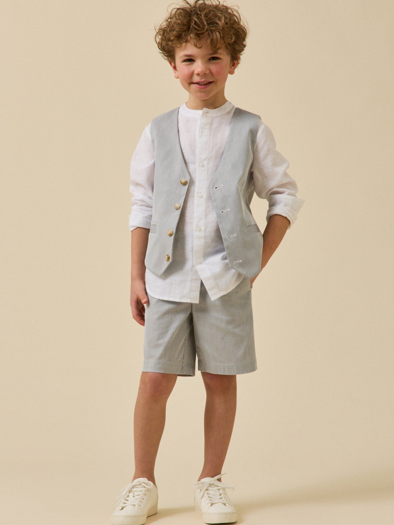 Jungen-Anzugweste mit Streifen – Kollektion für Festtage und Hochzeiten