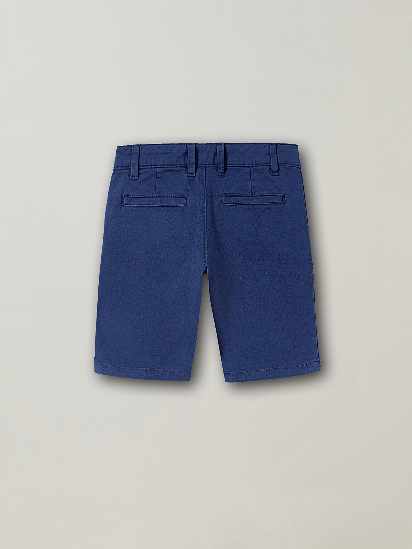 Jungen-Bermudas in Chino-Optik