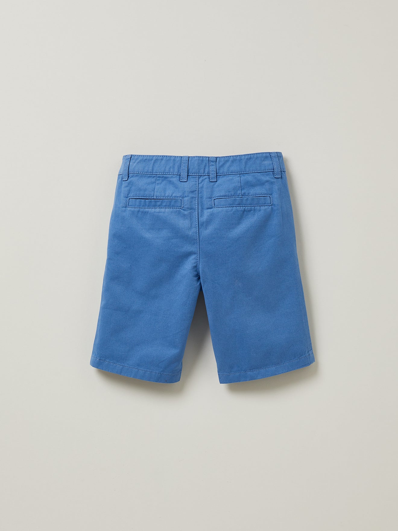 Jungen-Bermudas in Chino-Optik