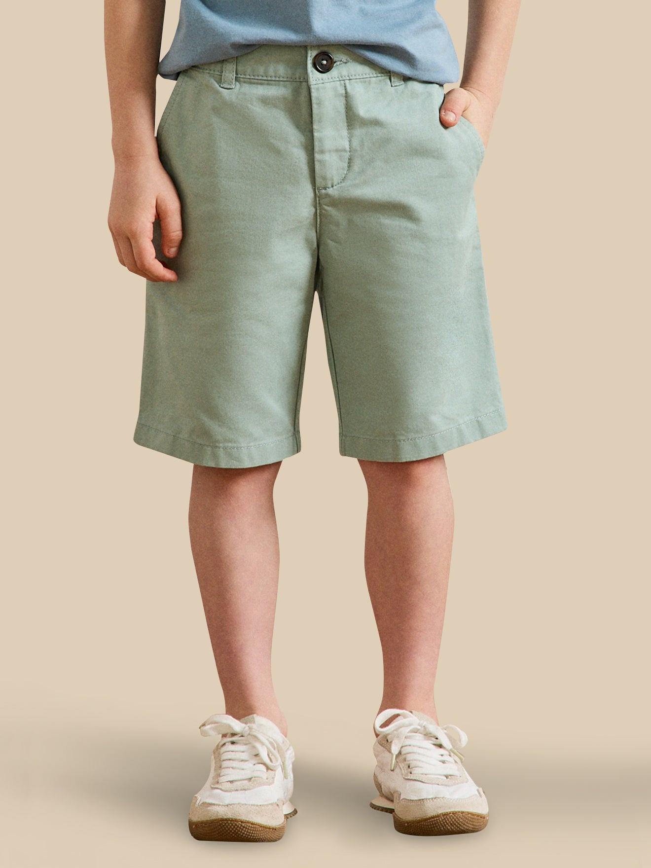Jungen-Bermudas in Chino-Optik