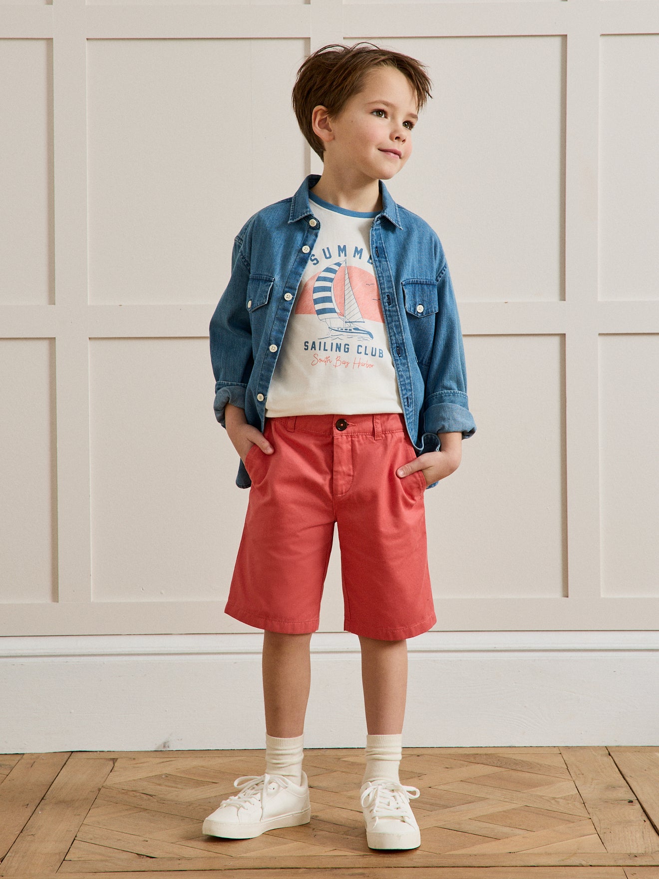 Jungen-Bermudas in Chino-Optik