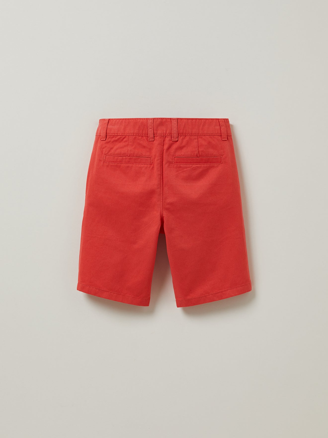 Jungen-Bermudas in Chino-Optik