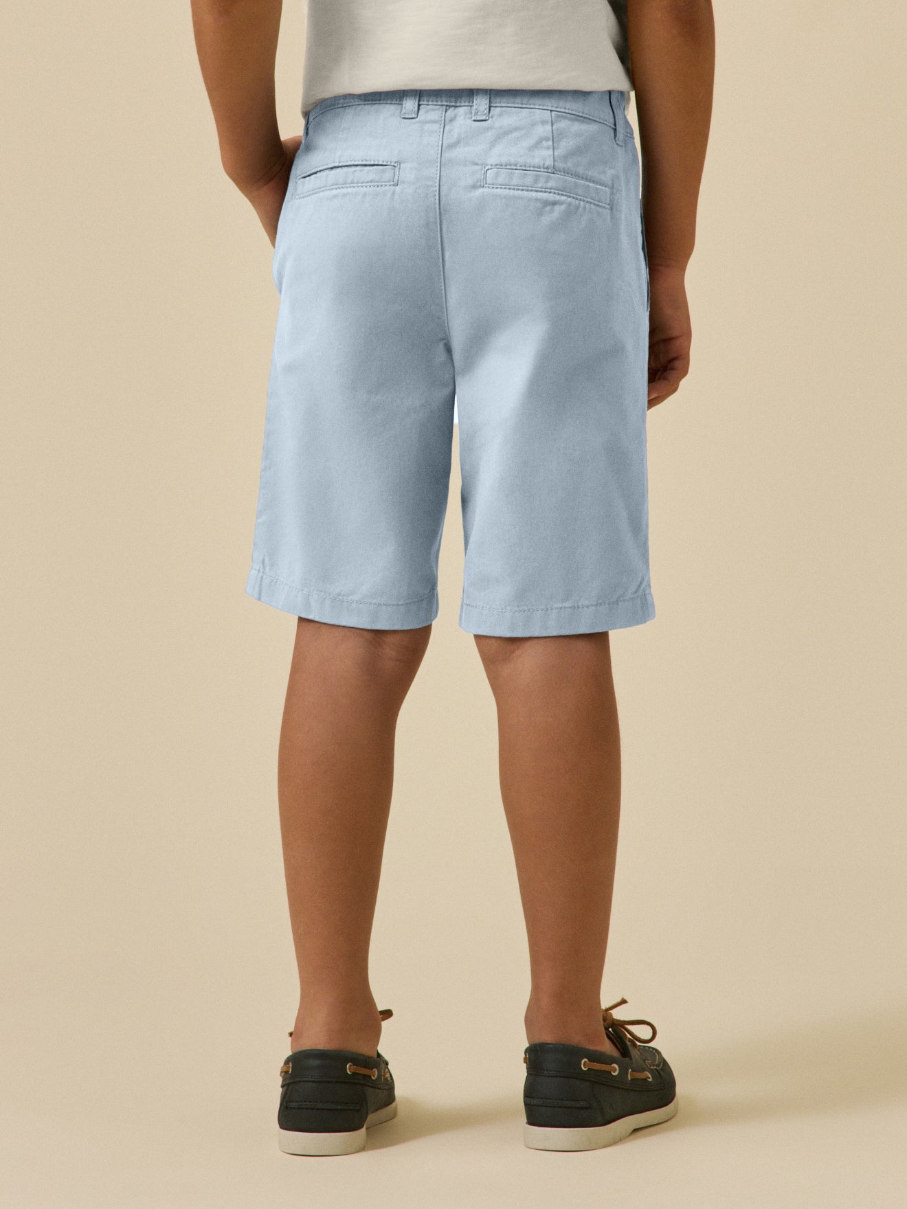 Jungen-Bermudas in Chino-Optik