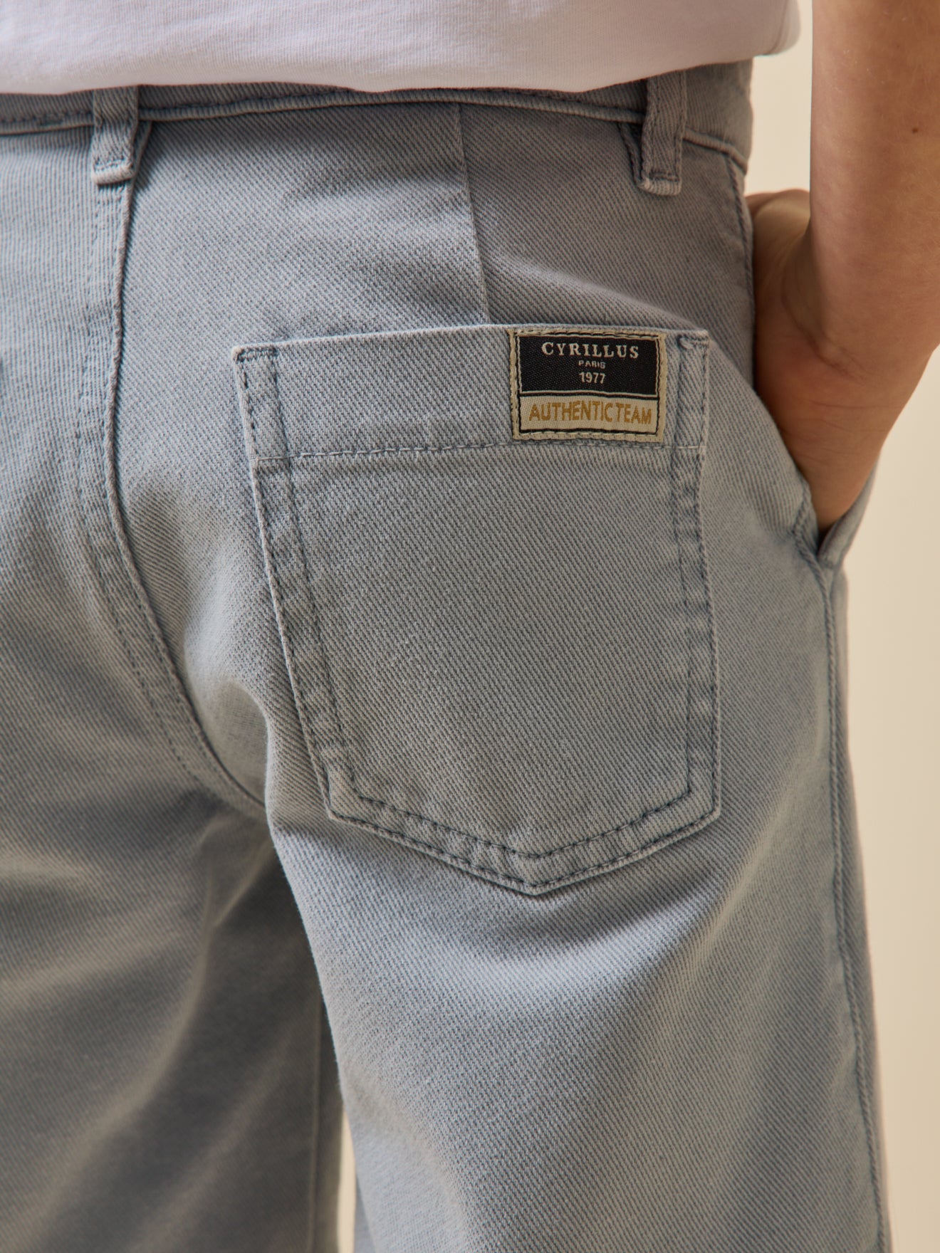 Jungen-Bermuda aus farbenfrohem Denim