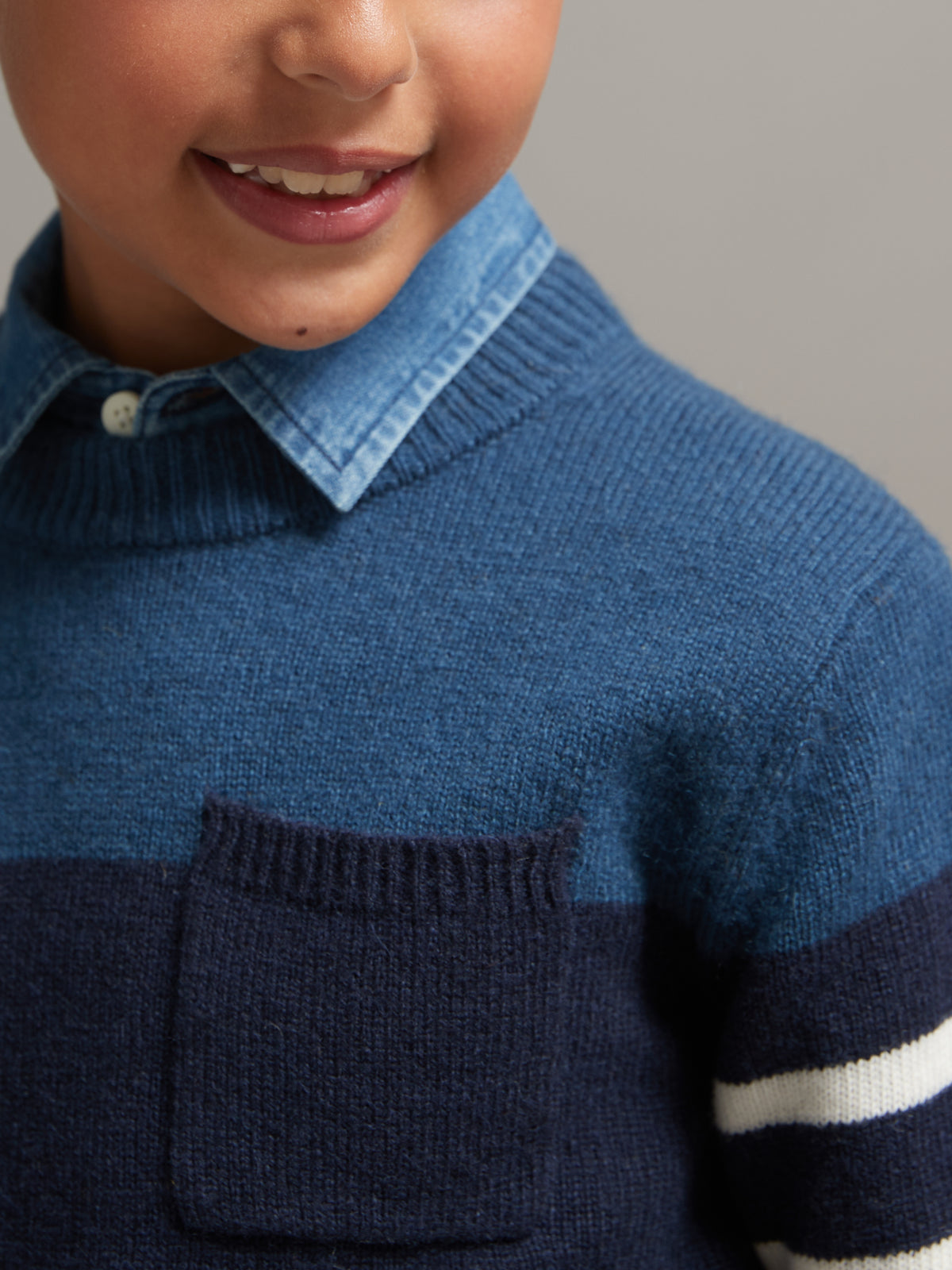 Babypullover aus Lambswool in Blockfarben
