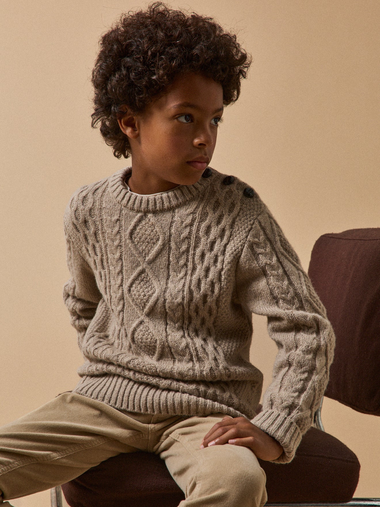 Jungenpullover mit Zopfmuster