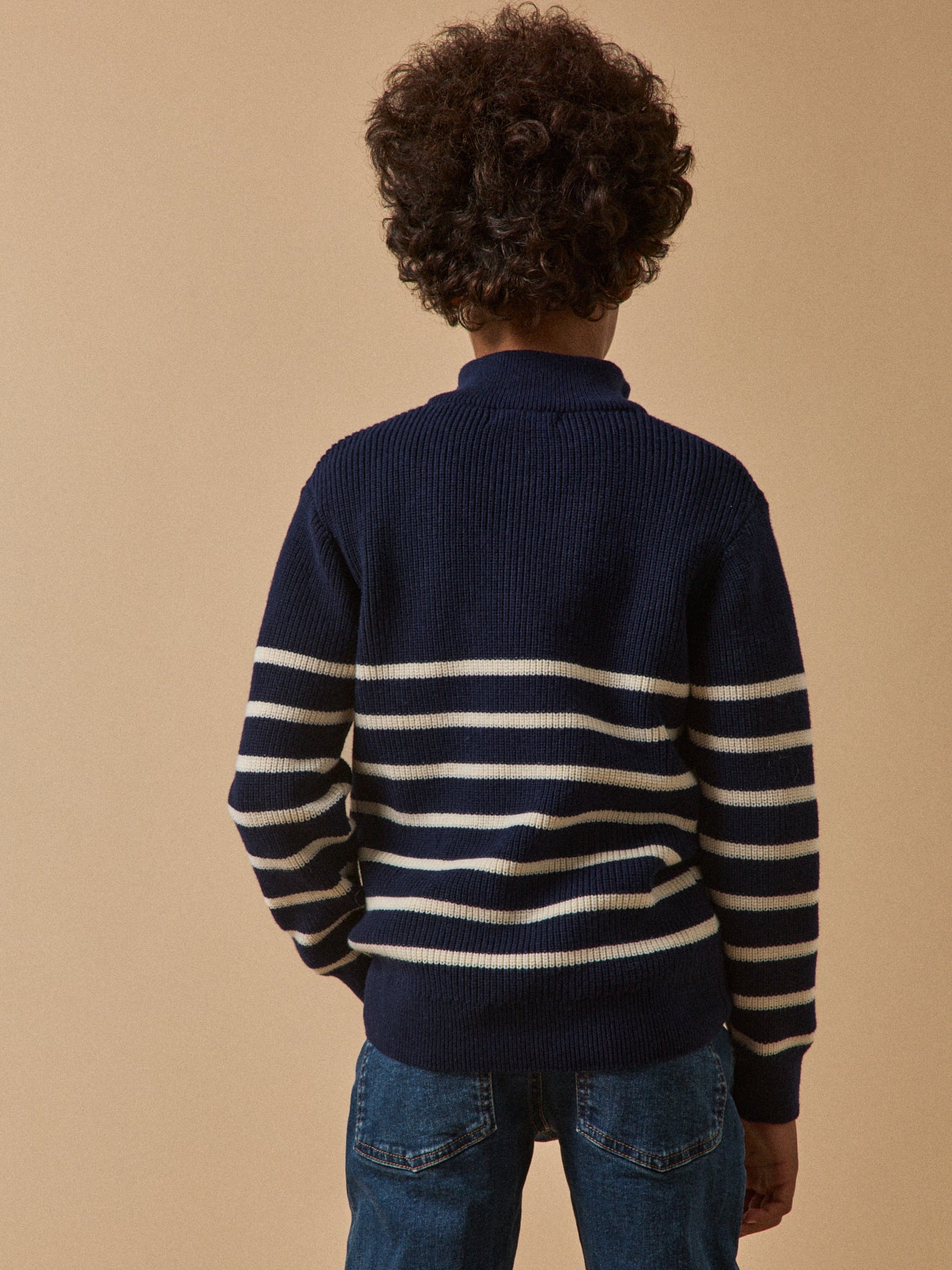 Jungenpullover mit Reissverschlusskragen