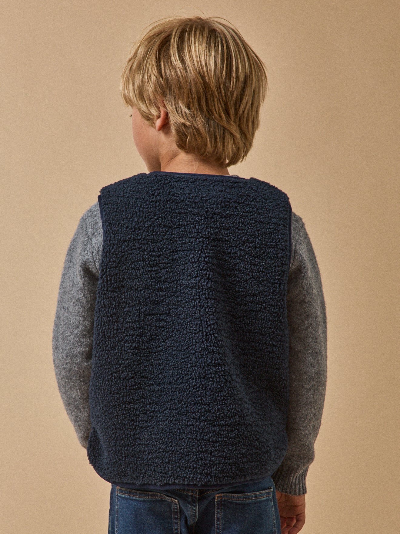 Jungenjacke ohne Ärmel aus Sherpa