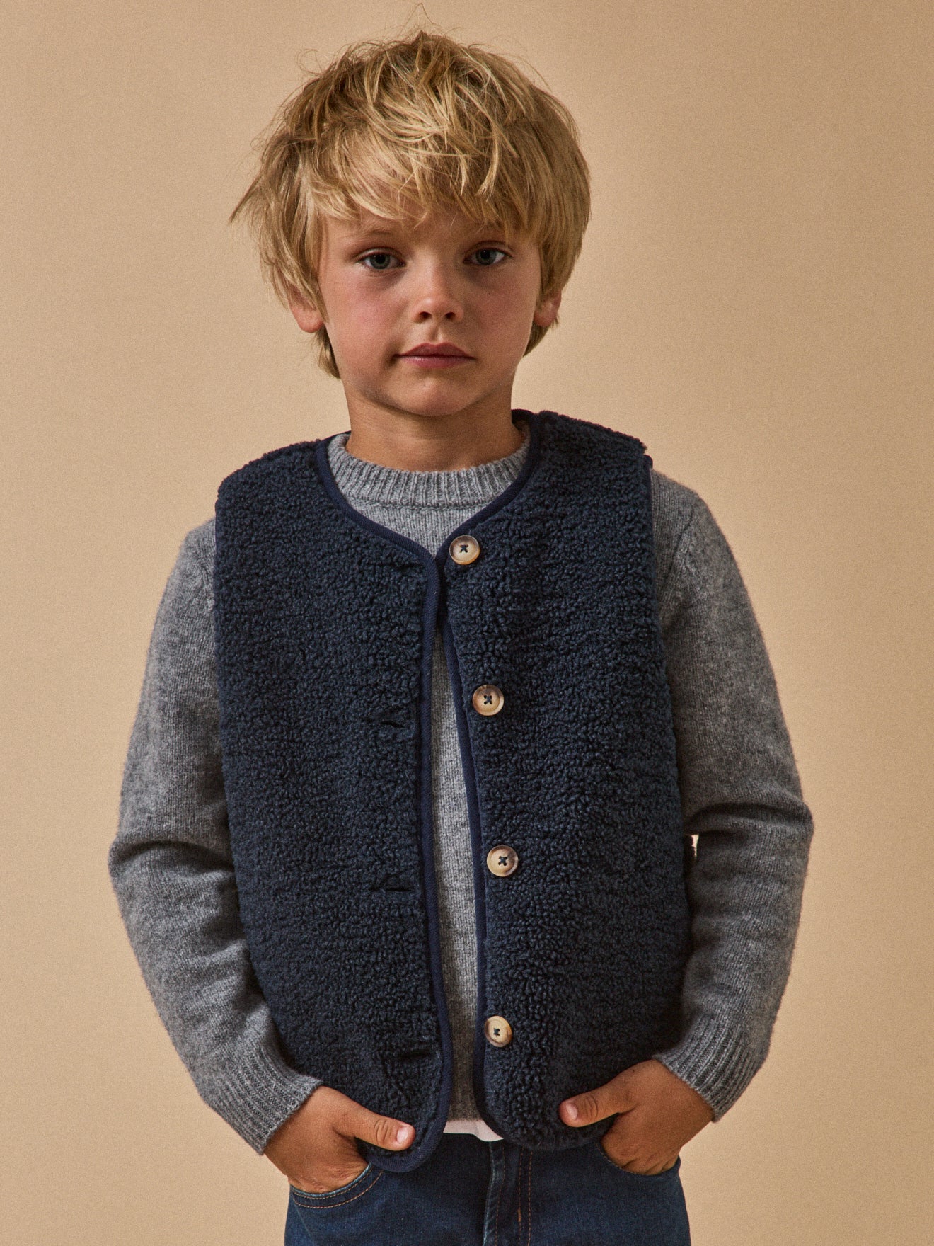 Jungenjacke ohne Ärmel aus Sherpa