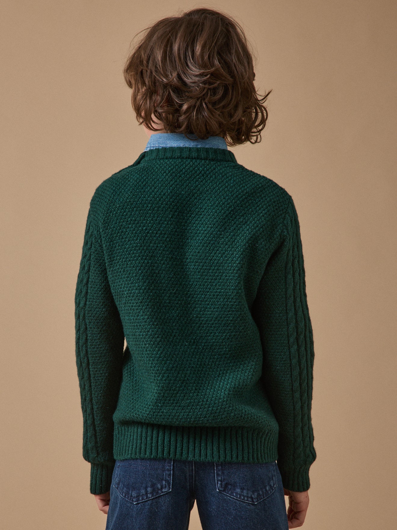 Jungenpullover mit Zopfmuster