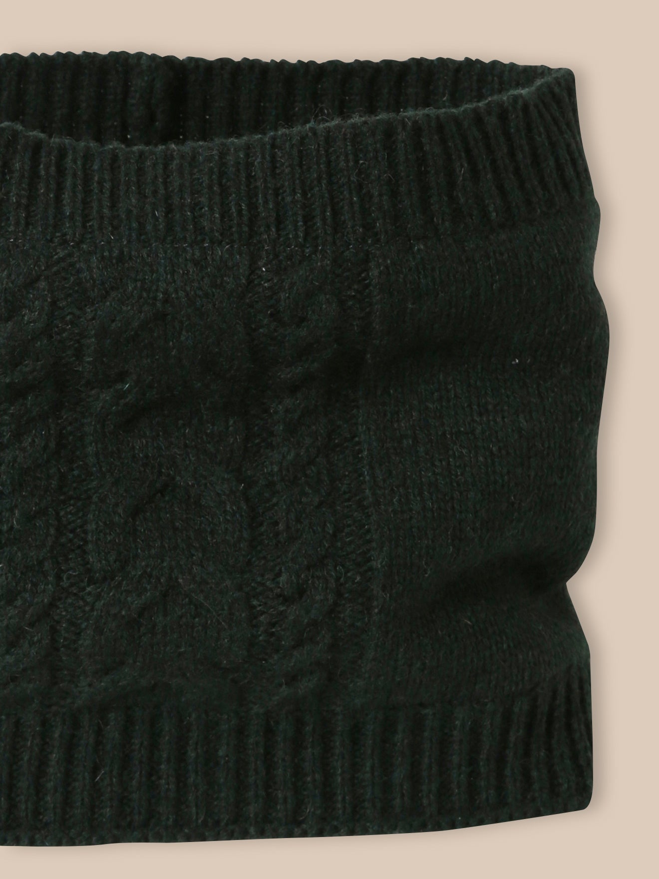 Jungen-Snood aus Lambswool mit Zopfmuster