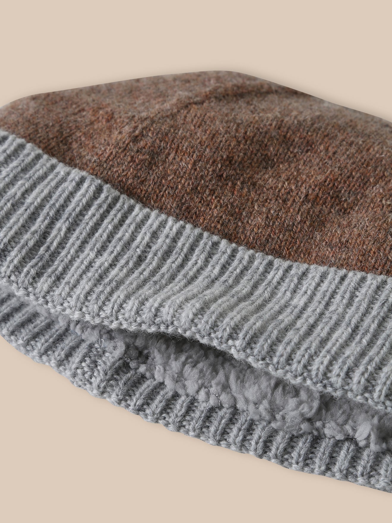 Jungen-Mütze aus gestreifter Wolle