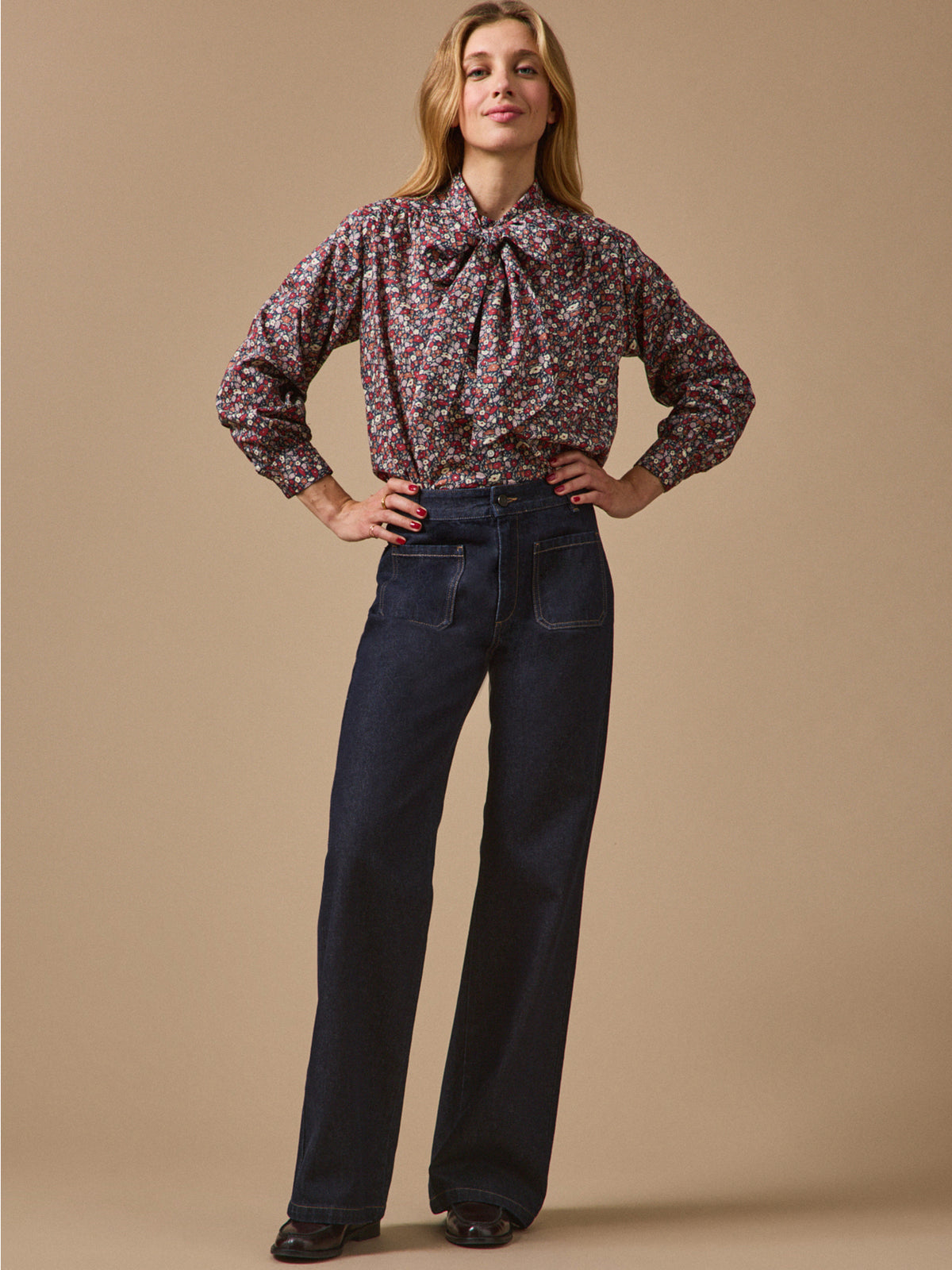 LOOKBOOK_DENIM_FEMME_DROIT_BRUT_AVEC_BLOUSE_LIBERTY_c37f0218-89bd-4096-8648-5b4e2f8caf74