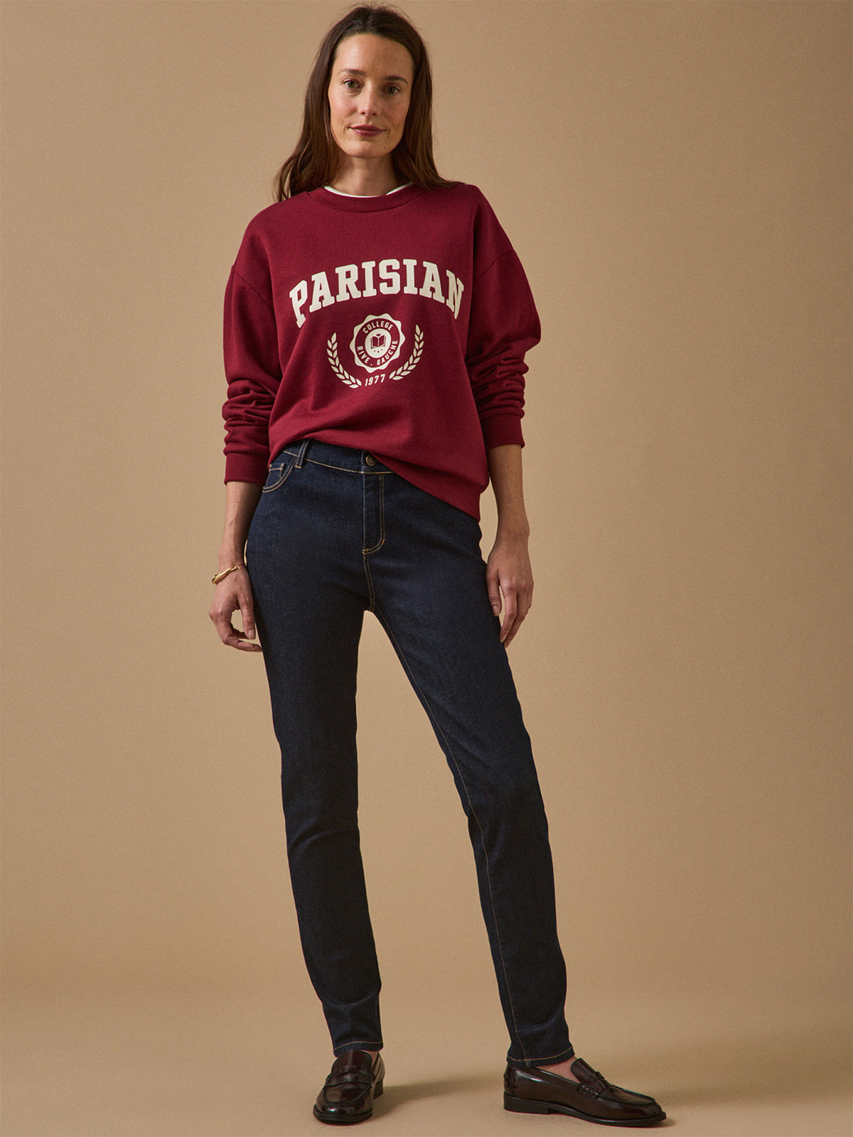 LOOKBOOK_DENIM_FEMME_SLIM_BRUT_AVEC_SWEAT_PARISIAN_5239698c-d41b-4cb3-937b-ea7c97df08c7