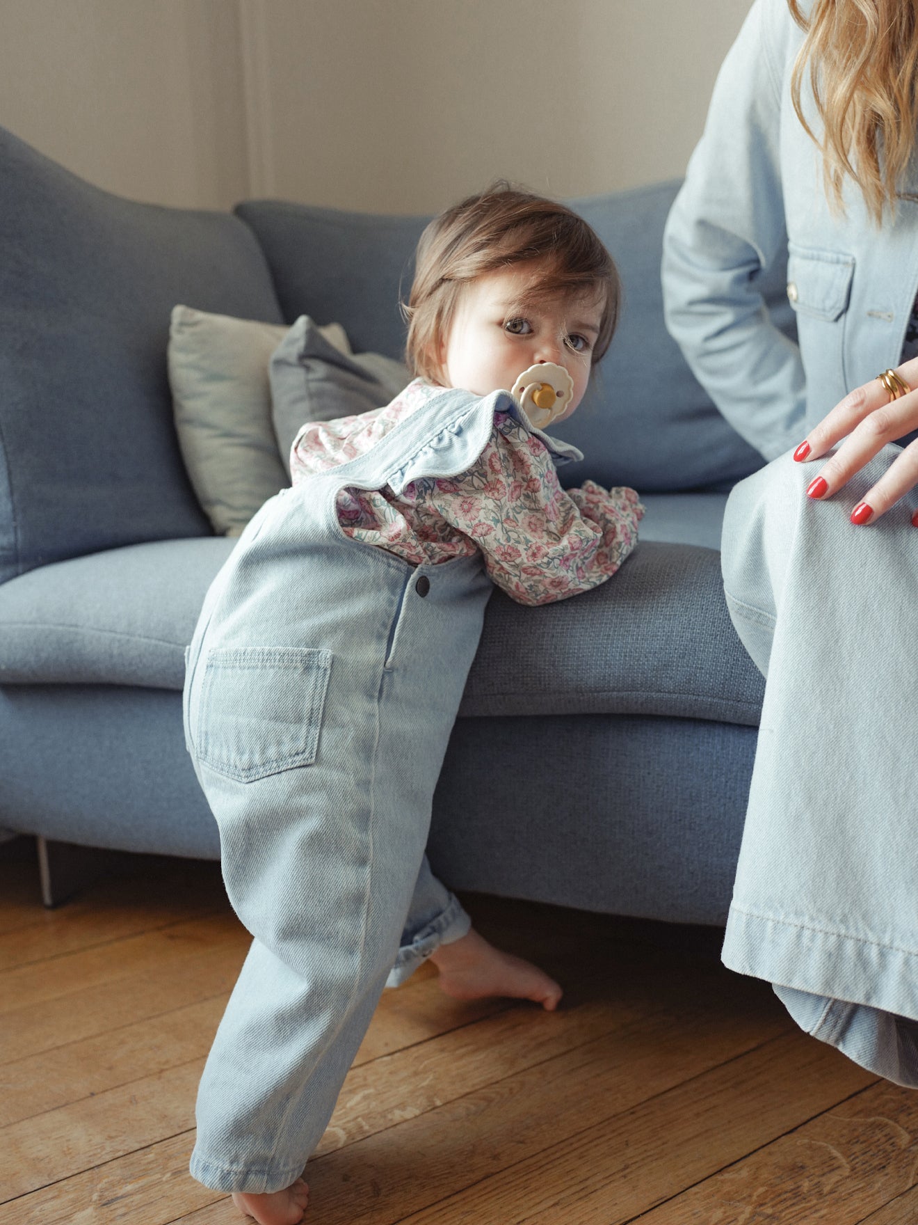 look_bebe_new_co_salopette_jean_chemise_liberty_32b6bd35-604c-4263-bd97-d398db38093d