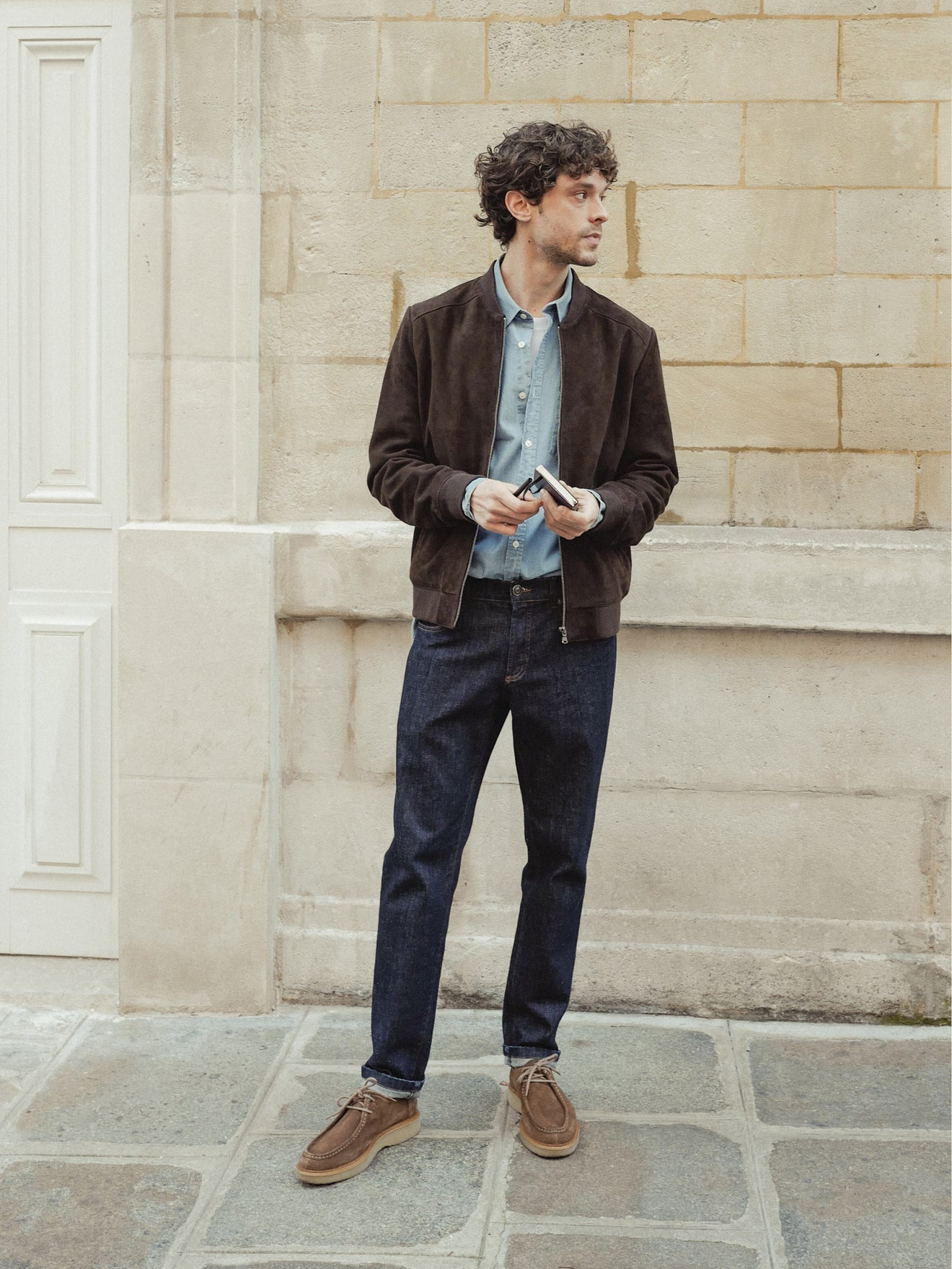 look_homme_new_co_blouson_cuir_marron_jean_marine_chemise_jean_clair_et_mocassins_a_lacets_marrons_98254c9e-1f51-44ad-8593-0daaff393985