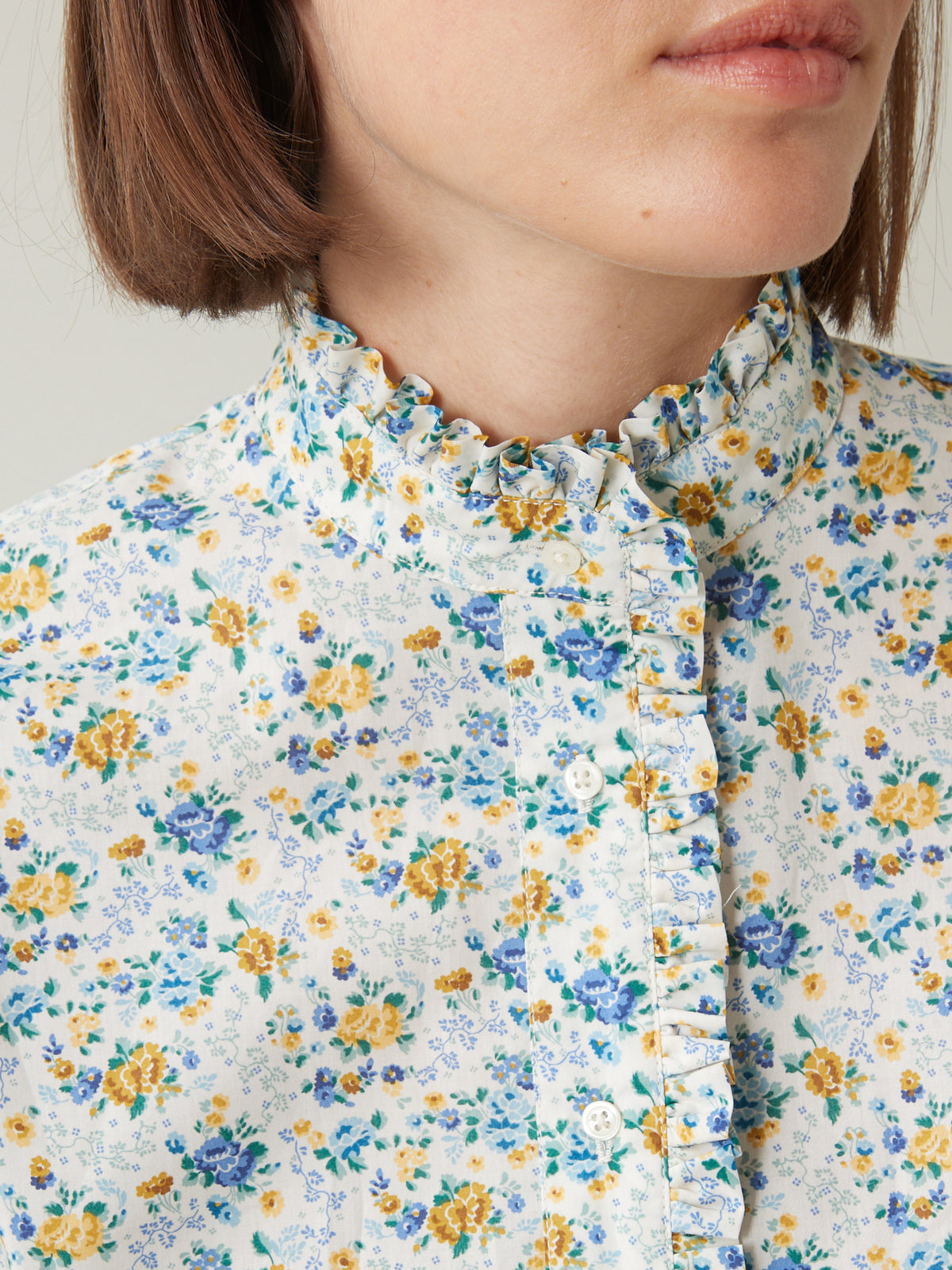 Damen-Hemdbluse mit Rüschenkragen aus Liberty-Stoff - Limited Collection