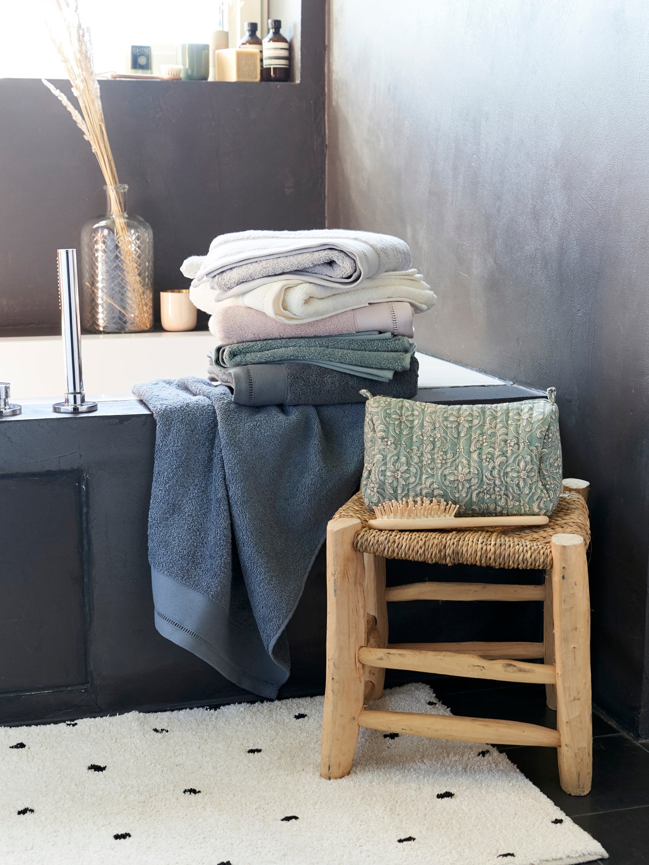 Badematte mit Tupfen