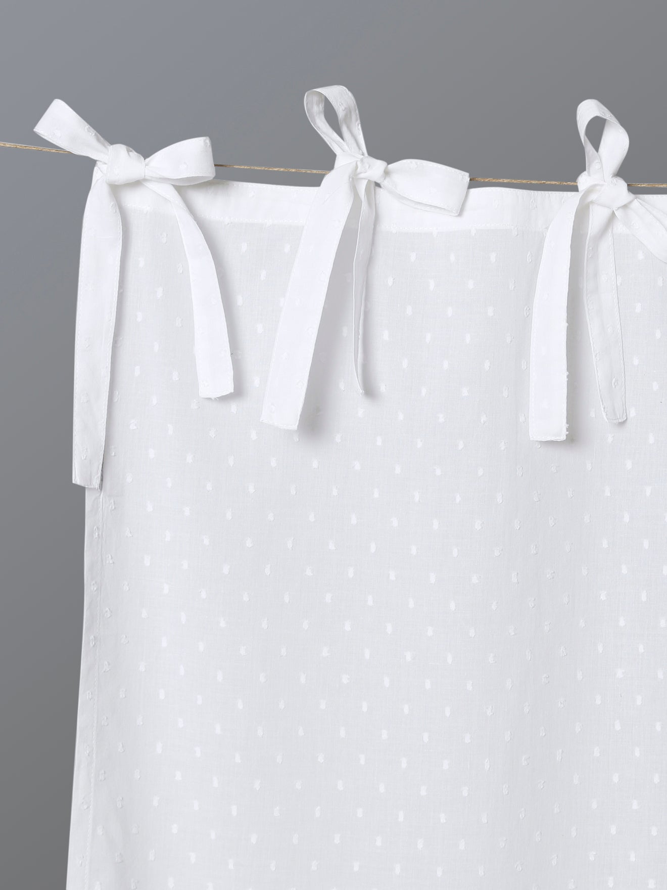 Plumetis-Scheibengardine