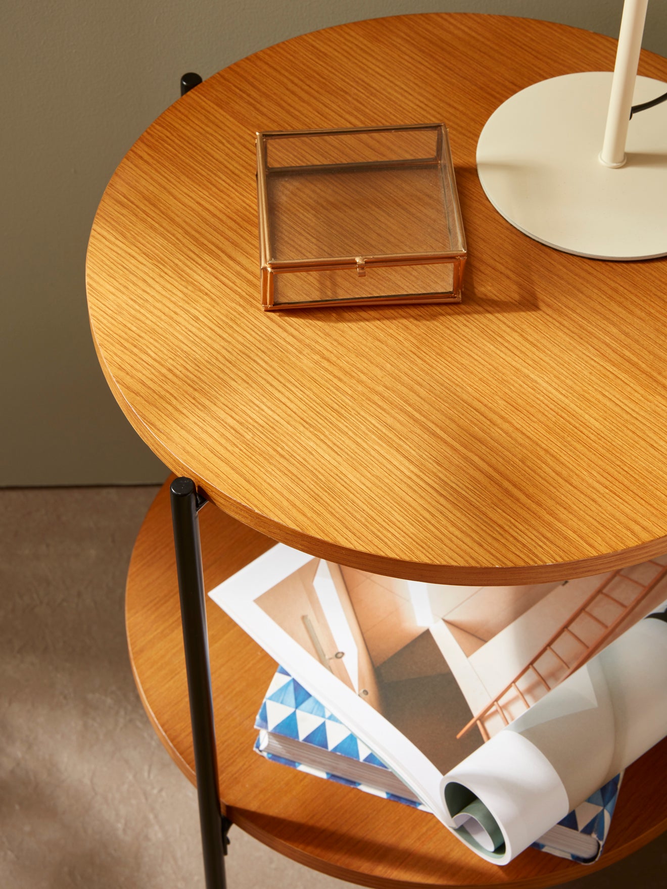 Beistelltisch aus Eichenholz und Metall